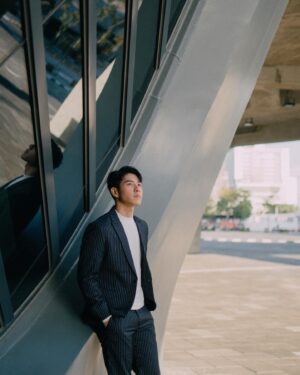 Andy Wu Instagram - 今年十一月
不斷轉換身份的自己
忙碌而充實

2023倒數最後一個月
大家還有什麼未完成的清單嗎😆

Thanks 
Suit @isuit_bespoke 
Photo @liupitz_eyes 
Makeup & hair @chen.jessis