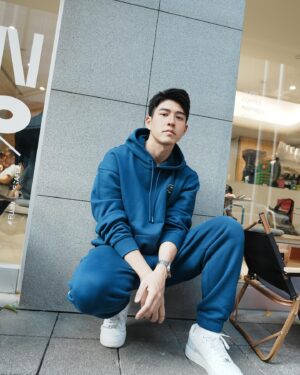 Andy Wu Instagram - 新相機首拍
之後會不會因此多發文呢😌

Photo by @kenrelampago 

#lacoste 
#mylacostetracksuit