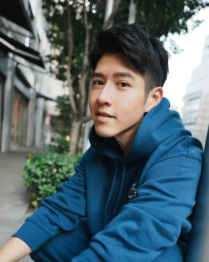 Andy Wu Instagram - 新相機首拍
之後會不會因此多發文呢😌

Photo by @kenrelampago 

#lacoste 
#mylacostetracksuit