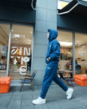 Andy Wu Instagram - 新相機首拍
之後會不會因此多發文呢😌

Photo by @kenrelampago 

#lacoste 
#mylacostetracksuit