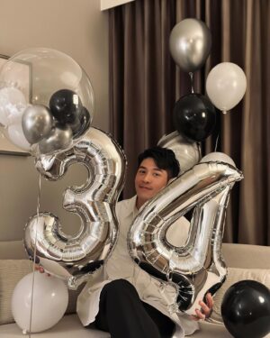 Andy Wu Instagram - 祝我34歲生日快樂！

謝謝各位的提醒喔 

耶✌🏻🥳🥳🥳

#happybirthday