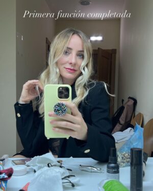 Ángela Cremonte Instagram - Telemadrear es lo primero que hago después de la función. Lo segundo, comer. 
¡Gracias, Oviedo!🎭 

‘La ilusión conyugal’, una comedia de Eric Assous, sigue de gira. En noviembre, Madrid. 

🔴 Fechas y plazas en @ahortelanoweb