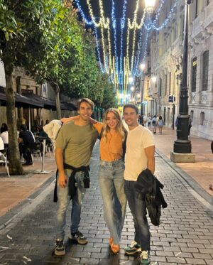 Ángela Cremonte Instagram - Telemadrear es lo primero que hago después de la función. Lo segundo, comer. 
¡Gracias, Oviedo!🎭 

‘La ilusión conyugal’, una comedia de Eric Assous, sigue de gira. En noviembre, Madrid. 

🔴 Fechas y plazas en @ahortelanoweb