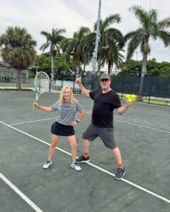Actress Angela Kinsey HD Instagram Photos and Wallpapers July 2024