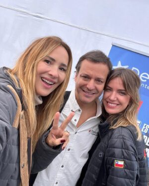 Angélica Castro Instagram - Hoy vivimos un emocionante día, donde se materializó un gran sueño !!! Gracias al apoyo de muchos de ustedes que se sumaron a la campaña que hizo @desafiochile en febrero frente a los  devastadores incendios de la quinta región,  hoy entregamos las primeras 3 casas definitivas en el canal beagle de Viña del mar. 

Cuando la magia junto a la solidaridad de miles de desafiados se potencia para seguir soñando en grande y poder entregar las 73 casas equipadas antes de Navidad❤️

Hoy nos enorgullece ver en concreto los aportes a nivel de educación, sedes sociales, apoyo a emprendedores y mucho más!! Gracias a toda la comunidad…Por su fuerza, valentía, amor, resiliencia y compromiso para empujar y seguir manteniendo este hermoso sueño! Gracias desafiados, gracias voluntarios, gracias Chile!! ❤️❤️❤️❤️ Un orgullo ser Chileno 👏🏼🌻❤️