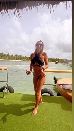 Angélica Castro Instagram - Nada mejor para la mente y el alma que un buen baile 🌻❤️ Que tengas una excelente semana!  #GRATITUD 

Así de bien lo estoy pasando en @secretstides @resorts.mundoviajes