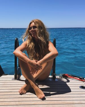 Angelika Revva Instagram - Summer vibes 🫶🙌🏽🤍🌊