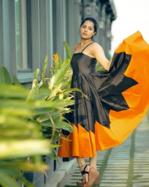 Angelin B Instagram - Choc-orange Muffins 

Outfit @officialsoulesilk 
Picture credits @prasami_photography 

#angelin #vjangelin #anchorangelin #stylewithangelin #grwm #black #orange