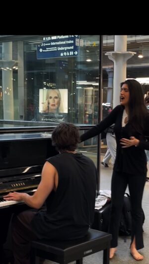 Angelina Jordan Instagram - Wait for the CHORUS and try not to CRY 🥹 .. 
.then the ENDING will be epic with a new guest joining us 🎷
.
So happy that I met such a star in a train station.. @angelinajordana rose to fame after her viral performance of Bohemian Rhapsody on AGT. Should we do more videos together ??
.
Thanks to @mickymillermusic amazing sax player 🎷 !
.
.#backtoblack #angelinajordan #amywinehouse #publicpiano
