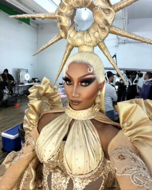 Angeria Paris VanMicheals Instagram - Promo selfies with #Allstars9 🌟🤩💫 The last one is crazyyyyy 😂

Hair: @hair_by_koji_ichikawa 
Dress: @howiebofficial