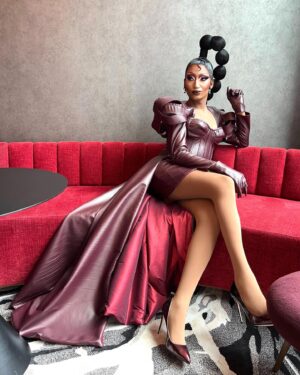 Angeria Paris VanMicheals Instagram - Daytime TV ready 🙌🏾 with @kimoraleesimmons @roxxxyandrews @jorgeous_1 @theofficialshannel at @sherrishowtv 

Dress by @dhaleterdesign 
Hair by @edwardsizzahands2.0