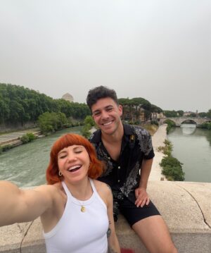 Angy Fernández Instagram - ROMA es tan bonita que dan ganas de llorar de FELICITÀ , y con este compañero que me ha dado la vida, más 💙✨🍀 
#Roma #Magic