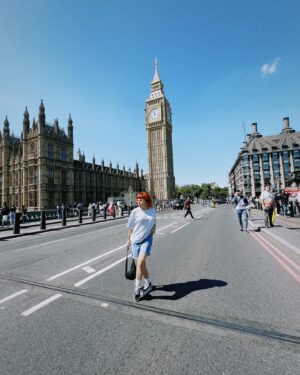 Angy Fernández Instagram - No se si habré estado en Londres, sin exagerar, 60 veces por lo menos (no las he contado, pero magustao ese número) pero si, muchos vuelos, conciertos, musicales, paseos. Una ciudad que me fascina y a la que siempre quiero volver.
Me faltaba ir con mi mejor amiga. Años y años hablándolo y planeando hasta que POR FIN ha pasado.
48h para cumplir el sueño de ver a @justintimberlake en concierto. La felicidad son estos momentos, aunque cortos y sin apenas descanso, te recargan y te inspiran.
Hasta pronto Londres. Hasta pronto, amiga 🧡
Vuelta a casa, que el jueves ya toca empezar funciones
🤞🏻