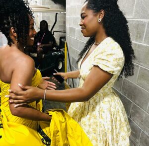 Anika Noni Rose Instagram - This also happened. Finally! 
Love you, sweet @haileyfkilgore! 🤎

OG 👮🏽& Baby Juke.🎤
#Jukebox #Power 

Thank you for your amazing art, @Aj_gyfteddesignz_Bristol 35!