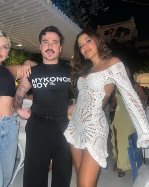 Anitta Instagram - Um verão dessessssss