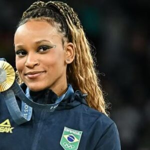 Anitta Instagram - Queen of Brazil. 3 big winners. This queen used my song during the whole competition at her solo performance and I feel so emotional and proud as every Brazilian right now. Thank you Rebeca for representing us so beautifully and for using my song. That means the world to me. 

@rebecarandrade  A maior medalhista brasileira da história!  rainhaaaaaa obrigada por representar o Brasil tão bem. Só quem é brasileiro sabe como é difícil ser atleta no nosso país. Precisa ter muito amor, resistência e vontade, no lugar de todo o resto que tanto falta. Você é exemplo de luta e garra. Te amo e apoio agora na vitória e te amo e apoio no futuro seja ele qual for. ❤️