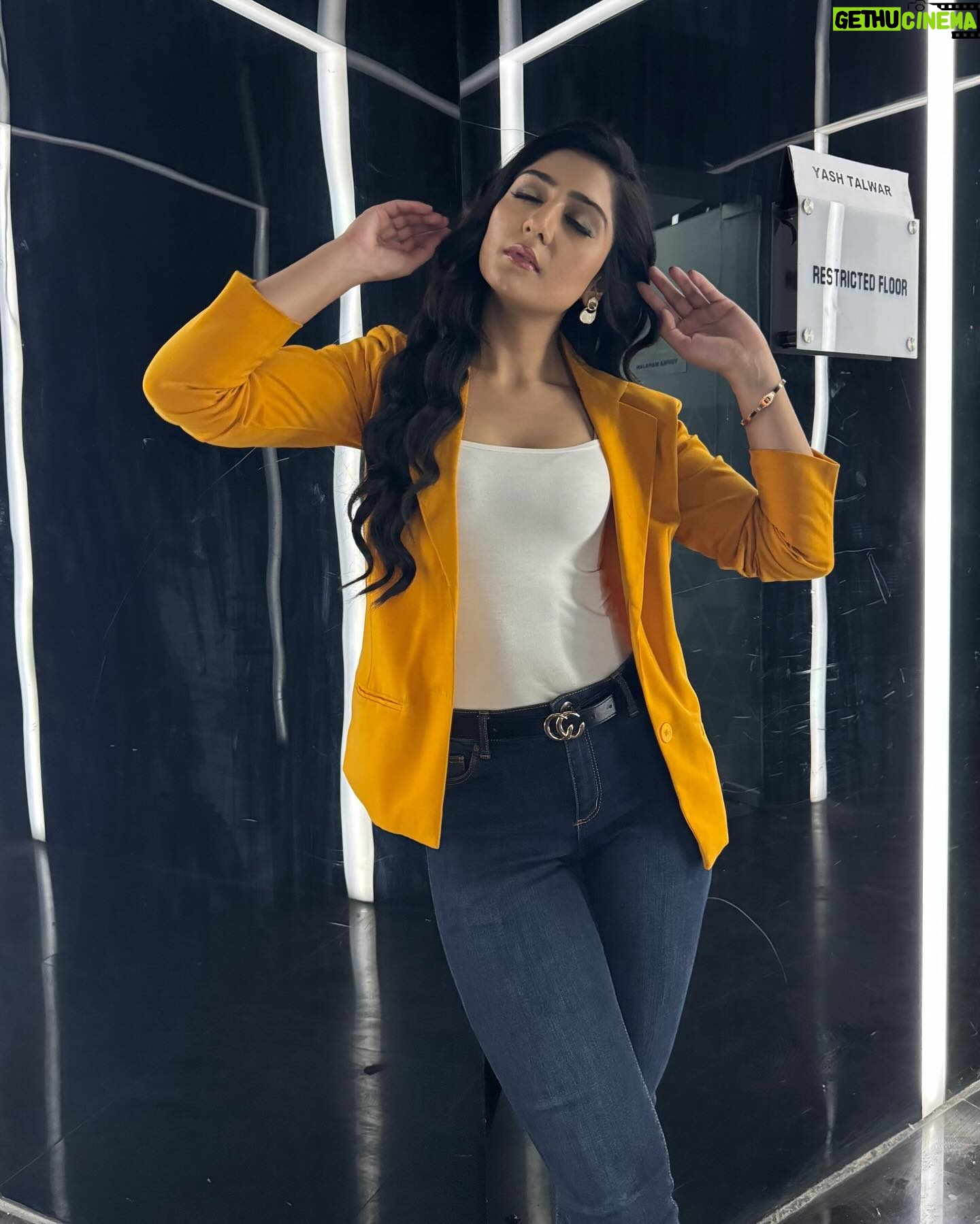 Anjali Tatrari - 65.4K Likes - You have galaxies inside your head. Stop letting people tell you you cannot shine ✨
#anjalitatrari
