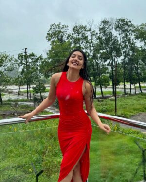 Anjali Tatrari Instagram - Due to personal reasons, I will be shining brightly and unapologetically for the foreseeable future 🤍

Grateful. 

#anjalitatrari