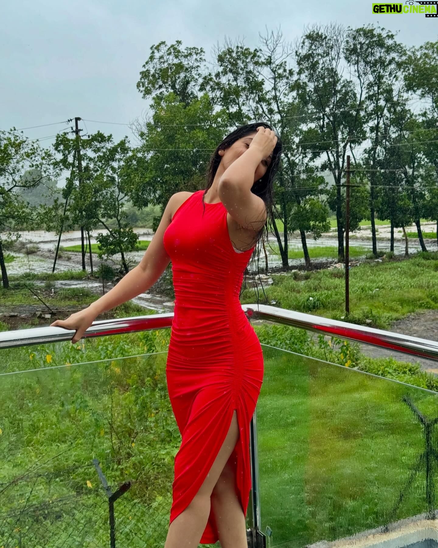 Anjali Tatrari - 52.5K Likes - Due to personal reasons, I will be shining brightly and unapologetically for the foreseeable future 🤍
Grateful.
#anjalitatrari