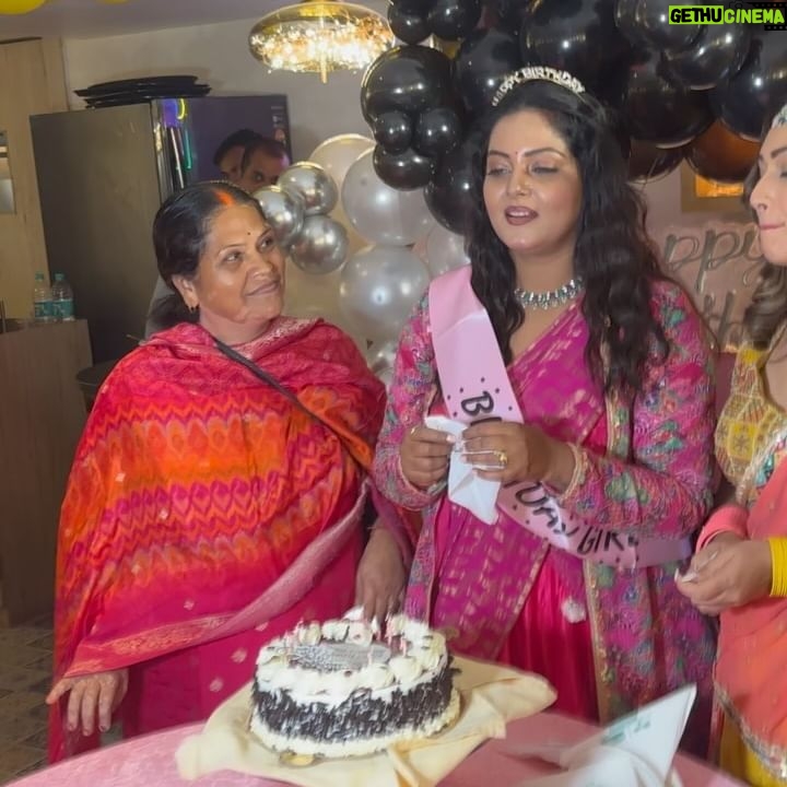 Anjana Singh - 53.2K Likes - Happy birthday di Kal hum log sath the apka bday manaya bahot acha lga god bless you āļøāļøāļøš„°šŗšŗšŗšŗšŗšŗšŗš
@anjana_singh_