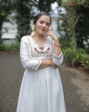 Anju Joseph Instagram - For the love of white!!
Special thanks to @getstylishbyvasthra 
@teenajoseph97 for this beautiful piece!!