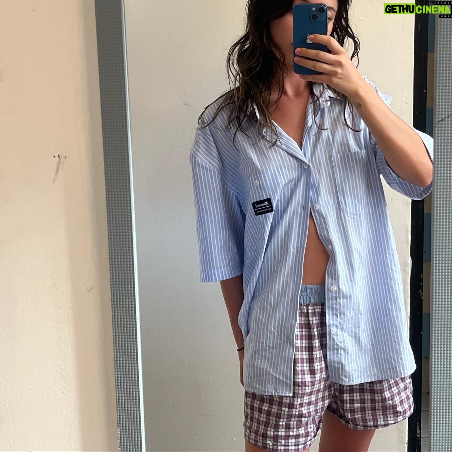 Anna Castillo - 82K Likes - Ya paro con Panamá, unas poquitas fotos de yo, una serpiente 💙 y tienditas 🍎🍍