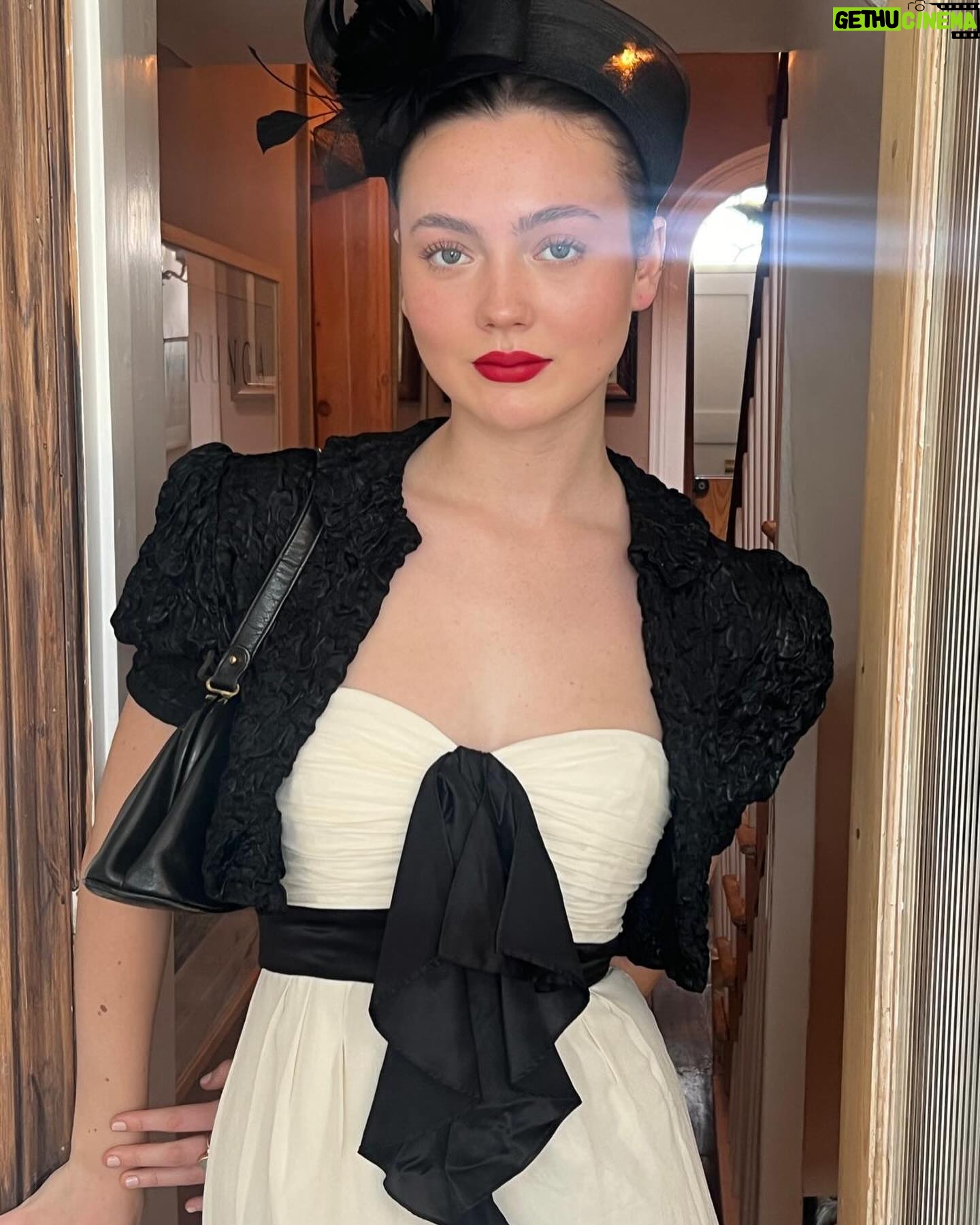 Anna Friel - 6.5K Likes - Her first Ascot. Gracie boo. You are a vision . I am a proud mama. Brains, beauty , talent , elegance , kindness and an old soul. Love you. Enjoy @gracie_friel , mama 💕💕💕💕💕