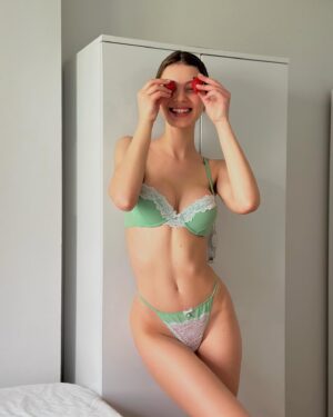 Anna Maria Iliadou Instagram - Strawberry season 🍓

#ad #tezenis #tezenisfashionunderwear #FashionUnderwear