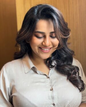Anna Rajan Instagram - Don't cry because it's over, smile because it happened.  Photographer  @vini_makeup_artist_ MUA @sibi_hair_stylist @vini_makeup_artist_  Jewellery @alameen_fashion_jewels  #inaugration  #annaspeeks #newreels #newreel #video #new #chammakchallo #viral #viralreels #tamilcinema #actress #vibes #newreels #new #trending #trendingreels #trendingreelsvideo #tamil #tamilactress #annarajan #vijay#telugucinema #teleguactress #teleguheroine #hindimovies #bollywood #karanjohar #2dentertainment #2dentertainments #surya