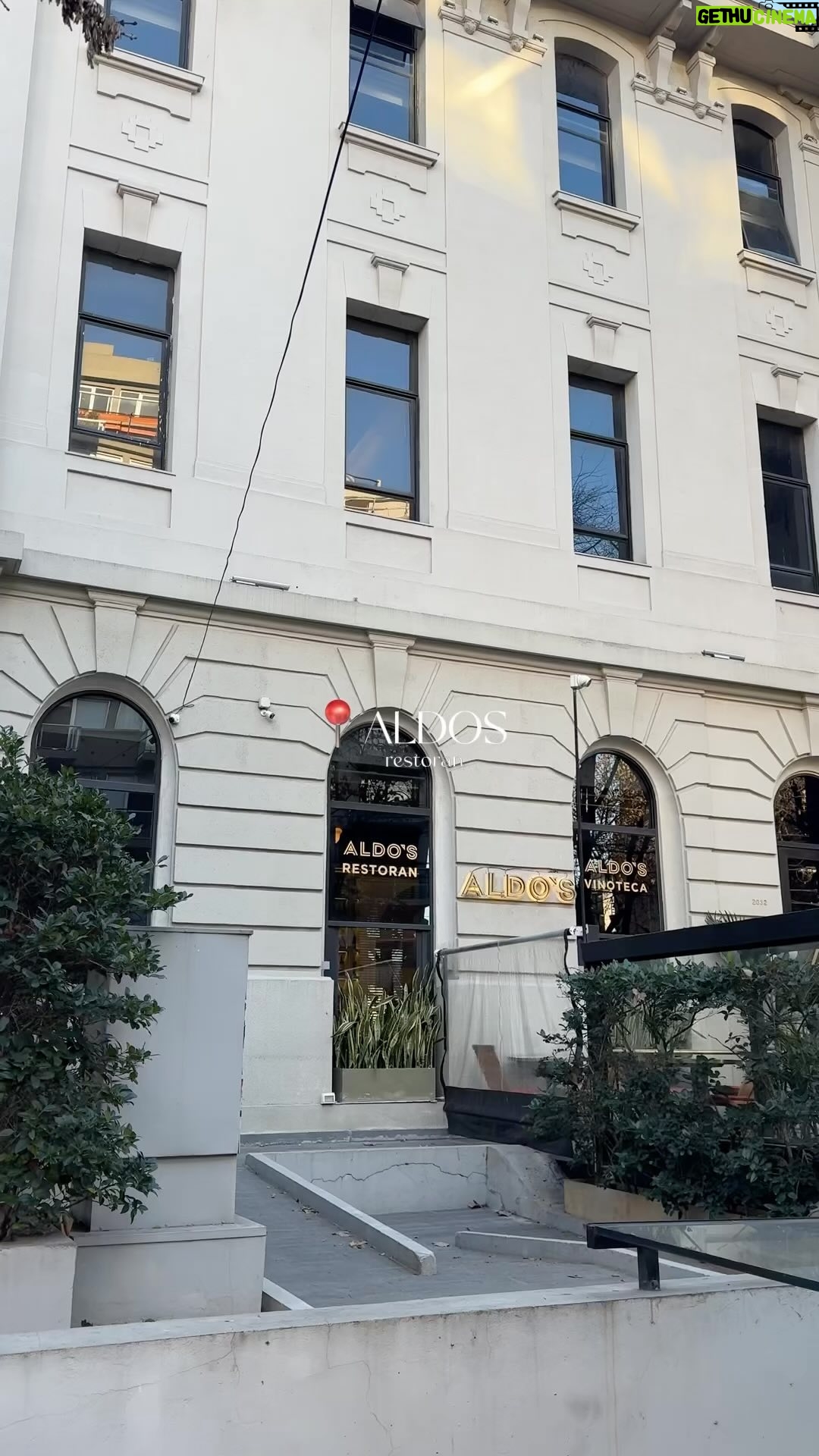 Anna Retonde - 3 Likes - mais uma dica ♡
@aldosrestaurante 10/10!
Massa deliciosa e ambiente aconchegante!!!!
Tem uma carta de vinhos enoooorme e os pratos vem super bem servidos.
📍🇦🇷 #buenosaires #bsas #aldosrestaurant #pasta
