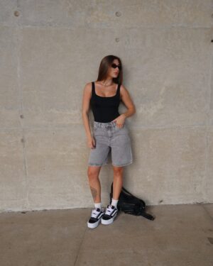 Anna Retonde Instagram - ——— o tipo de look que eu amo s2222

🩶👟🍸🎶🪩🎤🎧👽

bermuda&bolsa @shopcider @shopcider_br 
cupom p vcs ANNARETONDE_IG