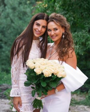 Anna Salivanchuk Instagram - Дякуюююю всім за теплі слова🙏🏻
Це було неймовірне день народження🙏🏻мої любі підписники дякую вам хто писав, дзвонив ,я ціную кожного з вас🙏🏻
Сукня про яку всі питались, і мене навіть називали нареченою від @babyface.ua 
Ресторан який влаштував мені фантастичне назабуваєме свято @belkinkyiv 
Торт яркий вразив усіх це звичайно @namelaka.kyiv 
І фотограф яка розділила цей день зі мною @vladyslavalitoshko 
Обожнюю всіх🙏🏻ви в мене найкрутіші🙏🏻