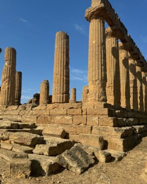 Anne Burrell Instagram - Just a MAGICAL time in the Valley of Temples!! #theclaxtons #ilovewhatido #luckygirl #sicily @stuartclaxton stuartclaxton @carsonkressley
