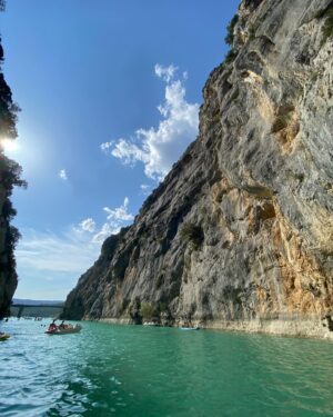Anne Décis Instagram - Non mais les Gorges du Verdon quoi….🌿💙

(En fin de journée, beaucoup moins de monde)

#var