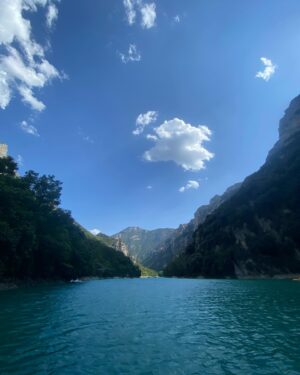 Anne Décis Instagram - Non mais les Gorges du Verdon quoi….🌿💙

(En fin de journée, beaucoup moins de monde)

#var