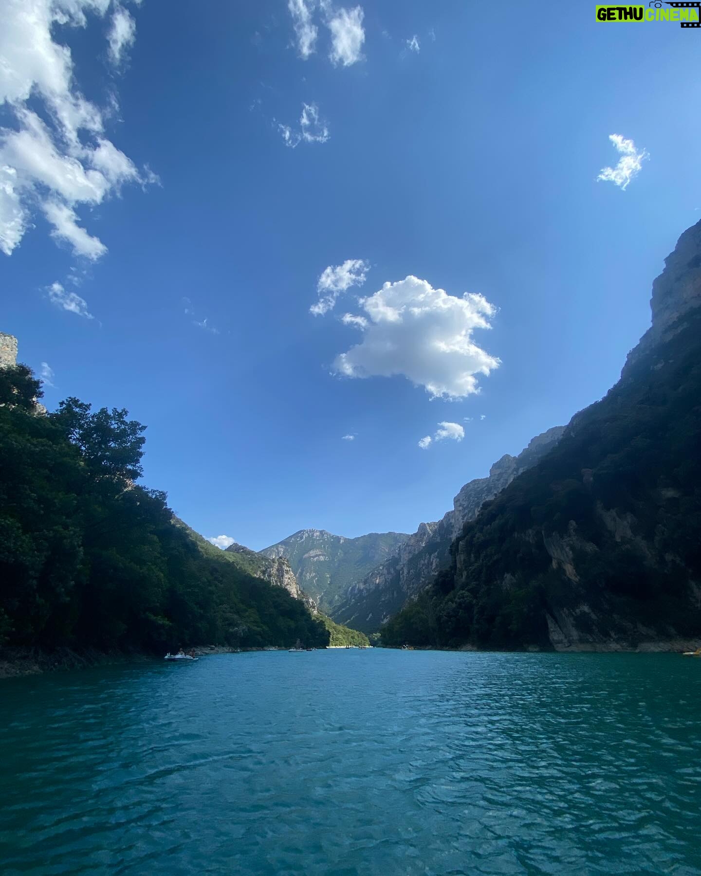 Anne Décis - 2K Likes - Non mais les Gorges du Verdon quoi….🌿💙
(En fin de journée, beaucoup moins de monde)
#var