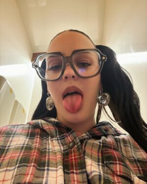 Anne-Marie Instagram - FESTIVAL SEASON HAS OFFICIALLY STARTED 🎉🎉🎉🎉