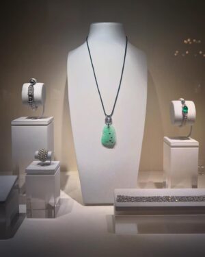 Anne Nakamura Instagram - Cartierが日本に最初のブティックを開いてから50周年を記念して、ハイジュエリーイベントが明治記念館にて開催されます。

Essence
Indispensable aspects of Cartier style🐆

@cartier 
#CartierHighJewelry
#CartierTokyo
#Cartier
#PR