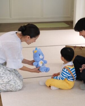 Anne Thongprasom Instagram - ขับรถลุยฝนกันมา 4 คนพ่อ แม่ ลูก ( ในท้องอีก1)  ติดฝนอยู่ในบ้าน จนคนท้องกินของจะหมดบ้านแอนแล้ว ฝนก็ยังไม่หยุด😂💦 ครั้งหน้าแก้ตัวใหม่นะคะ🤍🤍🤍 #pjหล่อมากลูกกก🤍