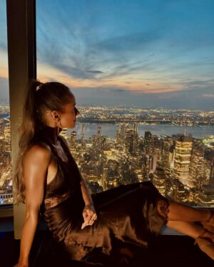Annemarie Carpendale Instagram - Empire state of mind.. 🌇🤌🏾🌙👄✨🙏🏽🌒🗽
#ny #bigapple #tothemoon #annieway #anniehow #recharge #lovestory #engagement #2011 💍 #mycity #mybiglove