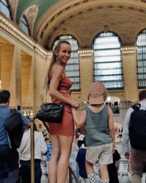 Annemarie Carpendale Instagram - Empire state of mind.. 🌇🤌🏾🌙👄✨🙏🏽🌒🗽
#ny #bigapple #tothemoon #annieway #anniehow #recharge #lovestory #engagement #2011 💍 #mycity #mybiglove