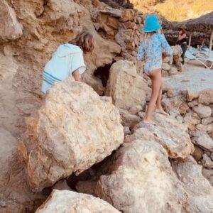 Annemarie Carpendale Instagram - ..about mermaids & magicians….🧜🏻‍♀️✨🌅🌞🪨 
#ibiza #happygolucky #lafamila #friendslove #estorrent #annieway #anniehow #home #happyplace 💜