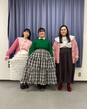 Anri Instagram - 最近の可愛い衣装たち💕

《ぼる塾×トモニー》
はるちゃん
ブラウス @lanan_select 
カーディガン @little_trip_to_heaven 

わたし
シャツ @lanan_select 
ニット @big_time_shimokitazawa 
スカート @punyus 

田辺さん
カーディガン @lanan_select 

👨‍👩‍👦アクセサリー @kiki2_clothing 

《ラヴィット》
はるちゃん
@big_time_shimokitazawa 

田辺さん
シャツ @big_time_shimokitazawa 
スカート @little_trip_to_heaven 

わたし
シャツ @punyus 
☆カーディガン @lanan_select 

👨‍👩‍👦アクセサリー @kiki2_clothing 

《ラヴィット》
はるちゃん
トップス @big_time_koenji 
パンツ @moyan_ecri_official 

田辺さん
ニット @big_time_koenji 

わたし
シャツ @big_time_koenji 
ベスト @nugu__official  @nugu__store 
スカート @big_time_koenji 

👨‍👩‍👦アクセサリー @kiki2_clothing 

《ラヴィット》
はるちゃん
ブラウス @nugu__official  @nugu__store 
ビスチェ @little_trip_to_heaven 
スカート @little_trip_to_heaven 

田辺さん
リボンタイブラウス @flamingo_2nd 
ベスト @nugu__official  @nugu__store 

わたし
シャツ @harajukuchicago_official 
スカート @harajukuchicago_official 

👨‍👩‍👦アクセサリー @kiki2_clothing 

《つぶれない店》
はるちゃん
ブラウス @little_trip_to_heaven 
スカート @nugu__official  @nugu__store 

田辺さん
シャツ @little_trip_to_heaven 

わたし
シャツ @nugu__official  @nugu__store 
ニット @nugu__official  @nugu__store 

👨‍👩‍👦アクセサリー @kiki2_clothing 

《ラヴィット》
はるちゃん
インナー @nugu__official  @nugu__store 
ブラウス @kiki2_clothing 
スカート @nugu__official  @nugu__store 

わたし
つけ襟 @asknowaspinky 
ブラウス @flamingo_2nd 
スカート @aileen_by_groggrog_vintage 

田辺さん
つけ襟 @asknowaspinky 
シャツ @nugu__official  @nugu__store 

👨‍👩‍👦アクセサリー @kiki2_clothing 

《お菓子のイベント》
はるちゃん
ブラウス @lanan_select 

わたし
ブラウス @flamingo_2nd 
スカート @asknowas_olaca 

田辺さん
シャツ @flamingo_2nd 

《クワイエット・プレイス：DAY １イベント》
はるちゃん
🐈トップス @flamingo_2nd 
スカート @romantic_standard 

田辺さん
Tシャツ @asknowas_olaca 

《ラヴィット》
はるちゃん
トップス @topofthehill_shimokitazawa 
スカート @topofthehill_shimokitazawa 

わたし
ブラウス @big_time_koenji 

田辺さん
シャツ @big_time_koenji 
スカート @topofthehill_shimokitazawa 

🧑‍🧑‍🧒アクセサリー @kiki2_clothing 

《ラヴィット》
はるちゃん
ブラウス @big_time_shimokitazawa 
ワンピース @little_trip_to_heaven_koenji 

わたし
ブラウス @big_time_shimokitazawa 

田辺さん
シャツ @big_time_shimokitazawa 

👨‍👩‍👦アクセサリー @kiki2_clothing