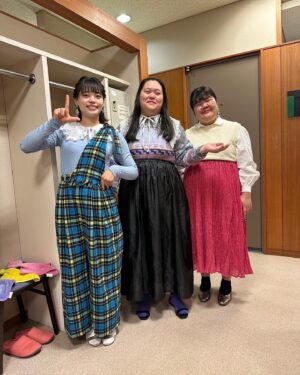 Anri Instagram - 最近の可愛い衣装たち💕

《ぼる塾×トモニー》
はるちゃん
ブラウス @lanan_select 
カーディガン @little_trip_to_heaven 

わたし
シャツ @lanan_select 
ニット @big_time_shimokitazawa 
スカート @punyus 

田辺さん
カーディガン @lanan_select 

👨‍👩‍👦アクセサリー @kiki2_clothing 

《ラヴィット》
はるちゃん
@big_time_shimokitazawa 

田辺さん
シャツ @big_time_shimokitazawa 
スカート @little_trip_to_heaven 

わたし
シャツ @punyus 
☆カーディガン @lanan_select 

👨‍👩‍👦アクセサリー @kiki2_clothing 

《ラヴィット》
はるちゃん
トップス @big_time_koenji 
パンツ @moyan_ecri_official 

田辺さん
ニット @big_time_koenji 

わたし
シャツ @big_time_koenji 
ベスト @nugu__official  @nugu__store 
スカート @big_time_koenji 

👨‍👩‍👦アクセサリー @kiki2_clothing 

《ラヴィット》
はるちゃん
ブラウス @nugu__official  @nugu__store 
ビスチェ @little_trip_to_heaven 
スカート @little_trip_to_heaven 

田辺さん
リボンタイブラウス @flamingo_2nd 
ベスト @nugu__official  @nugu__store 

わたし
シャツ @harajukuchicago_official 
スカート @harajukuchicago_official 

👨‍👩‍👦アクセサリー @kiki2_clothing 

《つぶれない店》
はるちゃん
ブラウス @little_trip_to_heaven 
スカート @nugu__official  @nugu__store 

田辺さん
シャツ @little_trip_to_heaven 

わたし
シャツ @nugu__official  @nugu__store 
ニット @nugu__official  @nugu__store 

👨‍👩‍👦アクセサリー @kiki2_clothing 

《ラヴィット》
はるちゃん
インナー @nugu__official  @nugu__store 
ブラウス @kiki2_clothing 
スカート @nugu__official  @nugu__store 

わたし
つけ襟 @asknowaspinky 
ブラウス @flamingo_2nd 
スカート @aileen_by_groggrog_vintage 

田辺さん
つけ襟 @asknowaspinky 
シャツ @nugu__official  @nugu__store 

👨‍👩‍👦アクセサリー @kiki2_clothing 

《お菓子のイベント》
はるちゃん
ブラウス @lanan_select 

わたし
ブラウス @flamingo_2nd 
スカート @asknowas_olaca 

田辺さん
シャツ @flamingo_2nd 

《クワイエット・プレイス：DAY １イベント》
はるちゃん
🐈トップス @flamingo_2nd 
スカート @romantic_standard 

田辺さん
Tシャツ @asknowas_olaca 

《ラヴィット》
はるちゃん
トップス @topofthehill_shimokitazawa 
スカート @topofthehill_shimokitazawa 

わたし
ブラウス @big_time_koenji 

田辺さん
シャツ @big_time_koenji 
スカート @topofthehill_shimokitazawa 

🧑‍🧑‍🧒アクセサリー @kiki2_clothing 

《ラヴィット》
はるちゃん
ブラウス @big_time_shimokitazawa 
ワンピース @little_trip_to_heaven_koenji 

わたし
ブラウス @big_time_shimokitazawa 

田辺さん
シャツ @big_time_shimokitazawa 

👨‍👩‍👦アクセサリー @kiki2_clothing