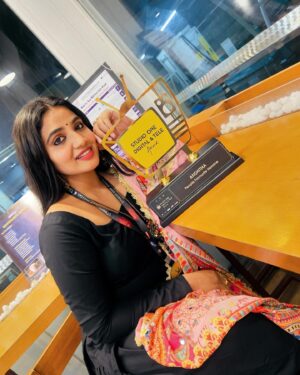 Anshita Akbarsha Instagram - ✨PEOPLE FAVOURITE HEROINE ✨

Tnq  @studiooneincentertainments for the beautiful moment 🧿
Tnq @actorrizubhai_official 😎
#awards #love #memories #happy #loveyourself #bepositive #behappy