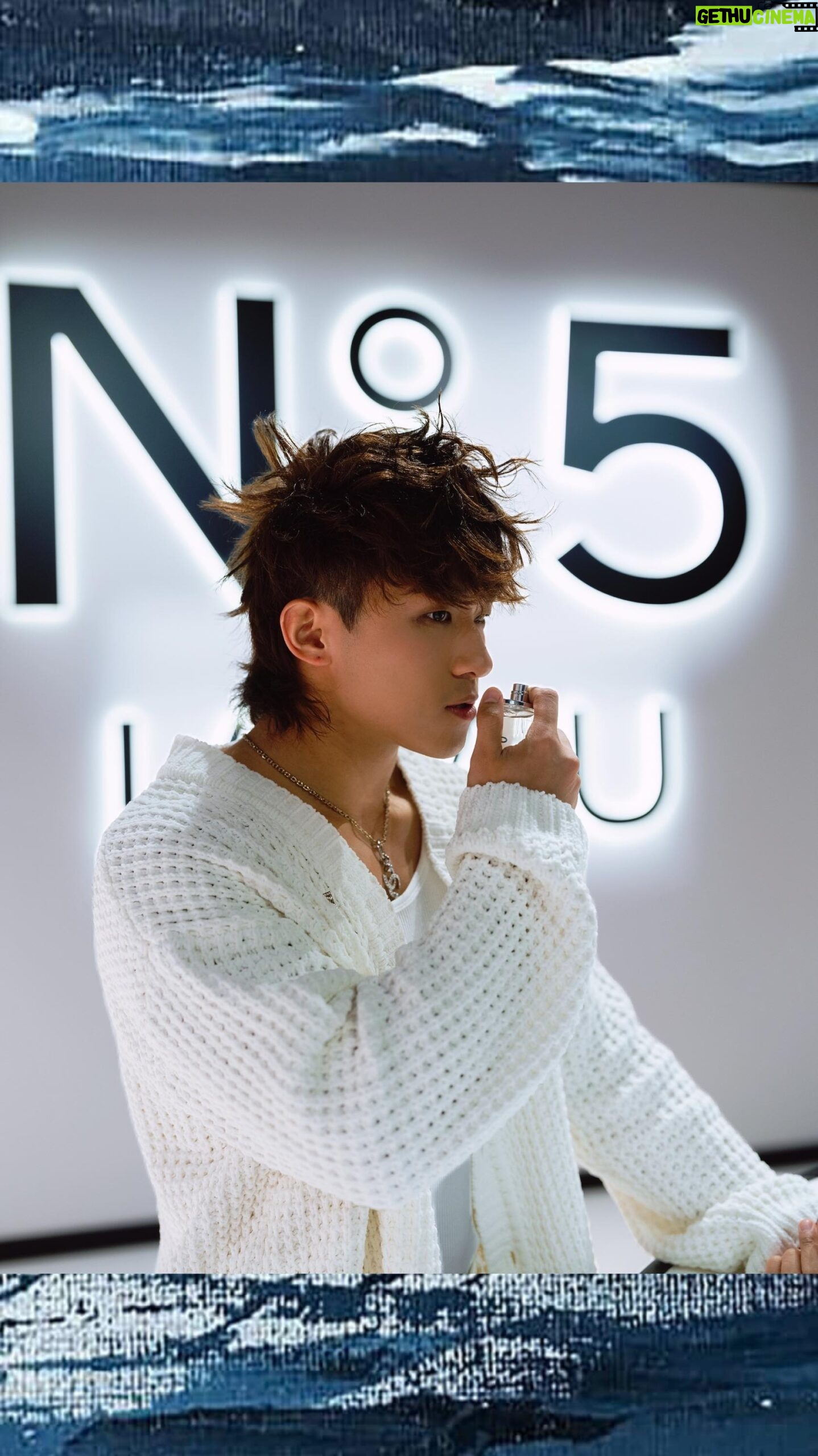 Anson Chan - 3 Likes - A Drop of BRAVERY 🦍🖤
be brave to fight for what you love,
be brave to be authentic, and be brave to dream and carry the memory of your journey with N5 L’eau Drop as a reminder of your commitment to self-discovery and personal growth.
#CHANELFragrance
#N5Drop #N5
@CHANELOFFICIAL