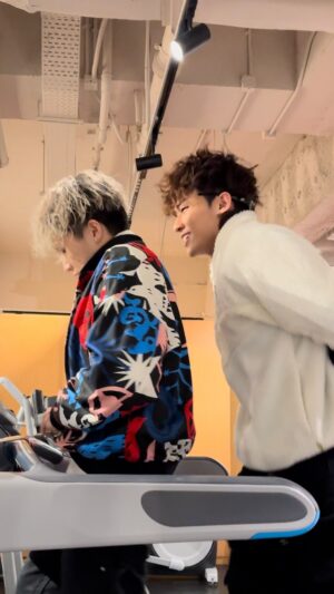 Anson Chan Instagram - MALE ARTISTS GOT NO SUMMER 💦 #IMPATIENT #TakeItOff #GotMeImpatient