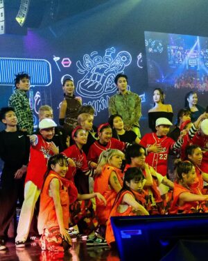 Anson Chan Instagram - thank you CHILL CLUB @viutv for the invite to perform “CALL ME ( Late At Night ), Pt.2” live for the 1st time📱🌙 and the opportunity to share the stage with all these wonderful artists and dance crews ⚡️#CALLME 

Look: @fendi
Acc: @adult0joven
Shoes: @timberlandhongkong
Hair : @derelihair @xenter.hk
Make up : @jennyshih_
Styling : @yoyokwans