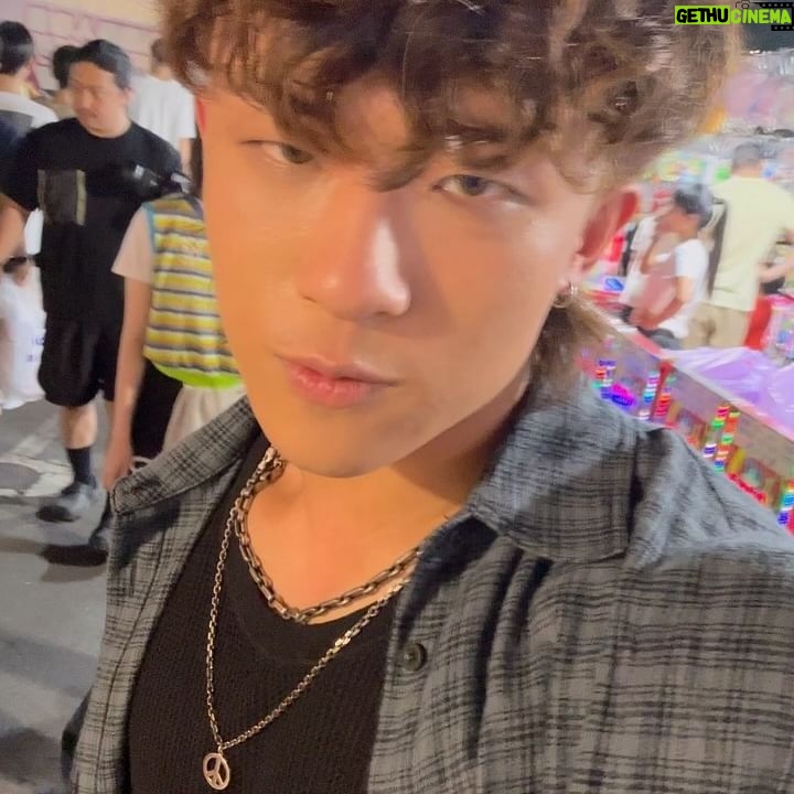 Anson Chan - 2.8K Likes - 繼續努力做出色嘅蛋捲 🍳 #台灣之旅 #BTS #安信DUMP