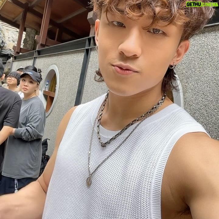 Anson Chan - 2.8K Likes - 繼續努力做出色嘅蛋捲 🍳 #台灣之旅 #BTS #安信DUMP